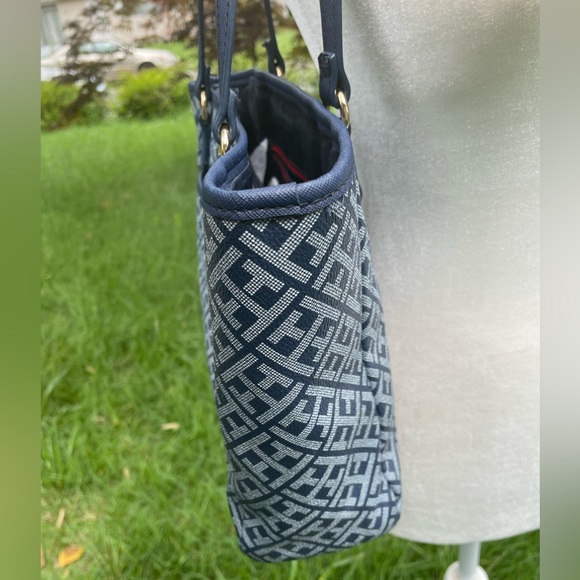 Tommy Hilfiger’s Blue Monogram Pattern Faux Leather Shoulder Bag GUC - Picture 4 of 10